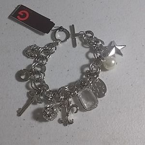 NWT silvertone guess bracelet sweetheart crystals